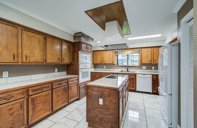 123 W Circle Drive, Baytown, TX 77521