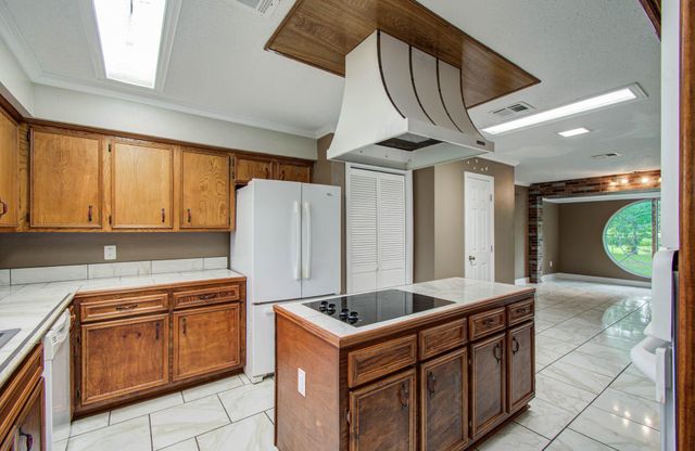 123 W Circle Drive, Baytown, TX 77521