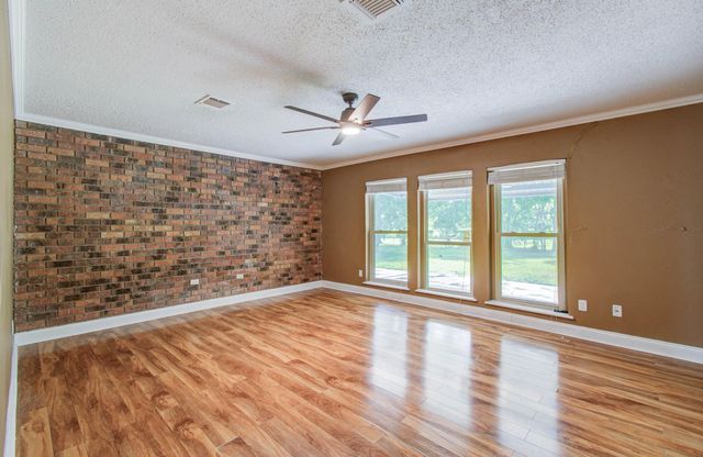 123 W Circle Drive, Baytown, TX 77521