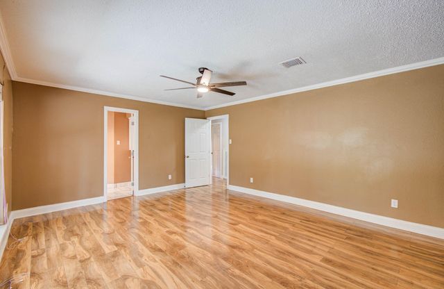 123 W Circle Drive, Baytown, TX 77521