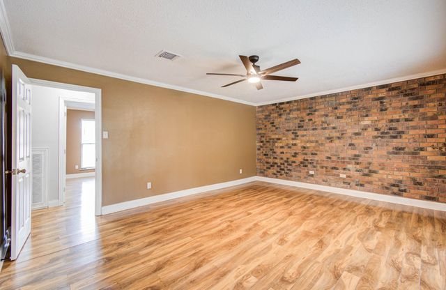 123 W Circle Drive, Baytown, TX 77521