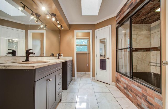 123 W Circle Drive, Baytown, TX 77521