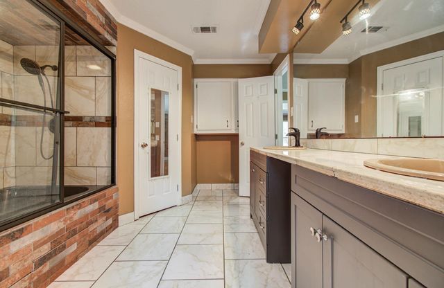 123 W Circle Drive, Baytown, TX 77521