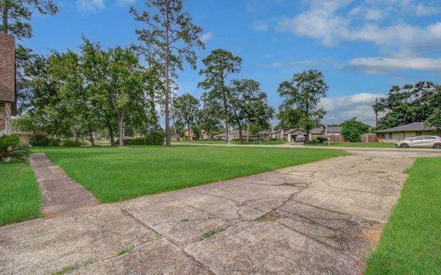 123 W Circle Drive, Baytown, TX 77521