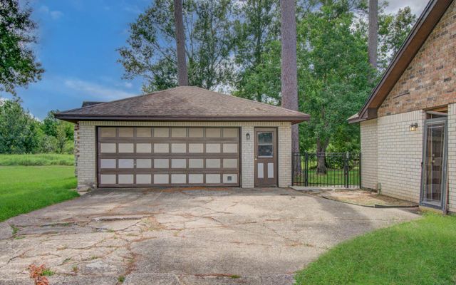 123 W Circle Drive, Baytown, TX 77521