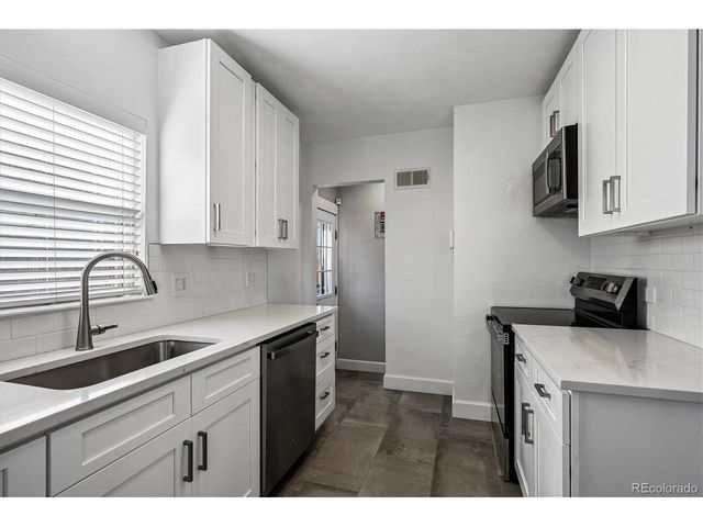 3065 Bellaire St, Denver, CO 80207
