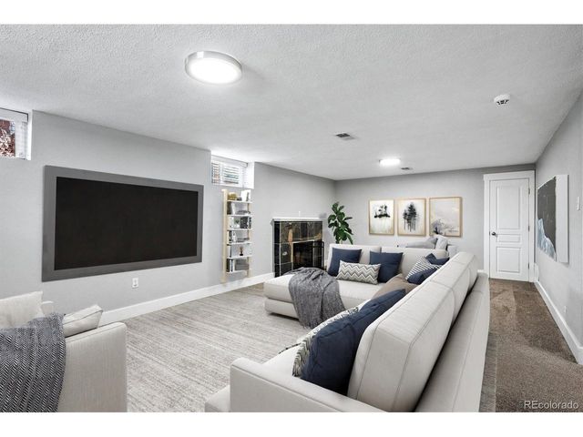 3065 Bellaire St, Denver, CO 80207