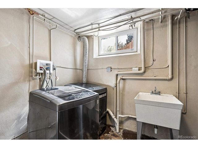 3065 Bellaire St, Denver, CO 80207