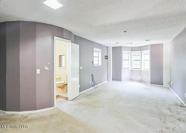 215 Girl Scout Road, Grenada, MS 38901