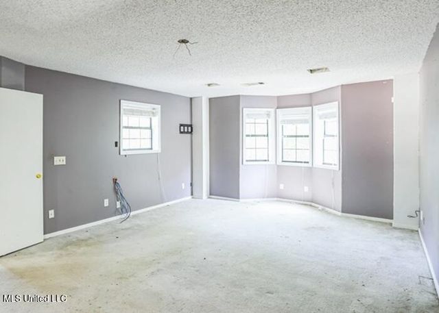 215 Girl Scout Road, Grenada, MS 38901