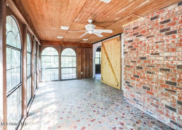 215 Girl Scout Road, Grenada, MS 38901