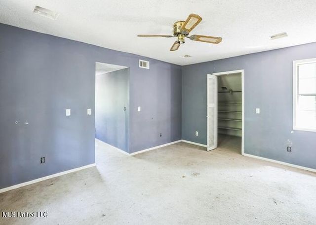 215 Girl Scout Road, Grenada, MS 38901