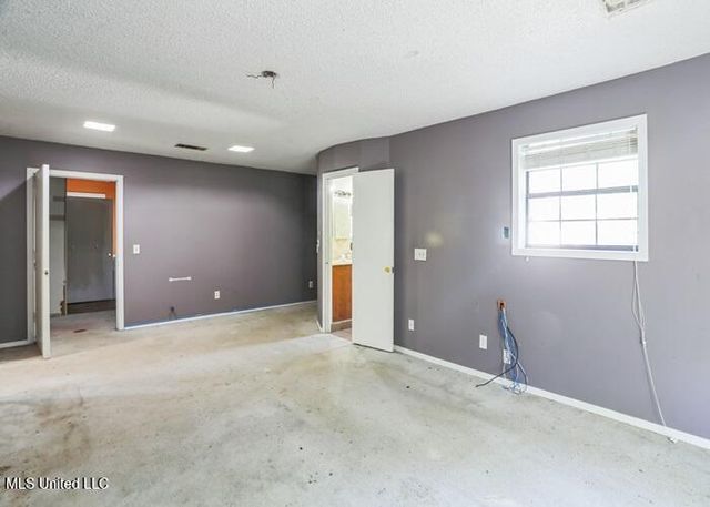 215 Girl Scout Road, Grenada, MS 38901