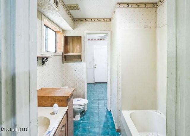 215 Girl Scout Road, Grenada, MS 38901