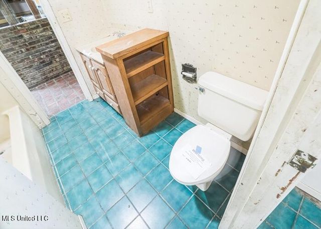 215 Girl Scout Road, Grenada, MS 38901