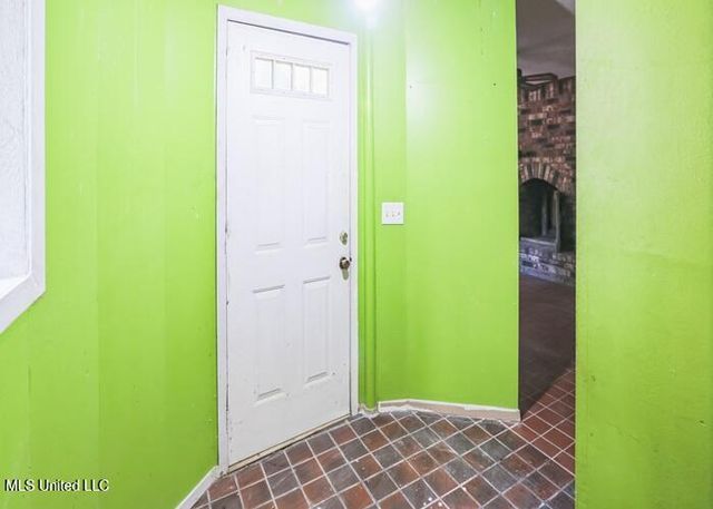 215 Girl Scout Road, Grenada, MS 38901