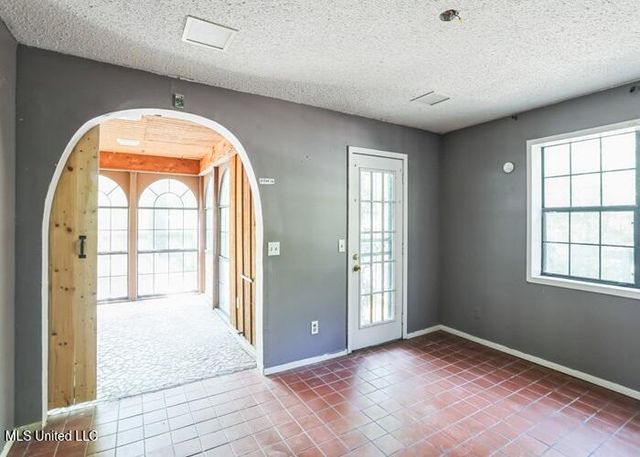 215 Girl Scout Road, Grenada, MS 38901