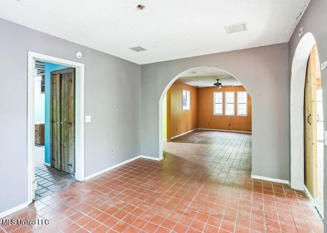 215 Girl Scout Road, Grenada, MS 38901