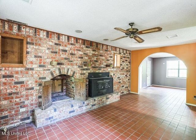 215 Girl Scout Road, Grenada, MS 38901