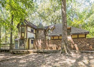 215 Girl Scout Road, Grenada, MS 38901