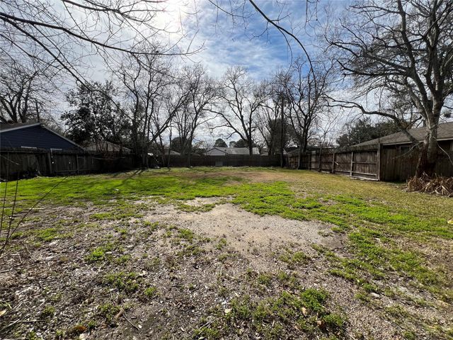 5905 Beechnut Street, Houston, TX 77074