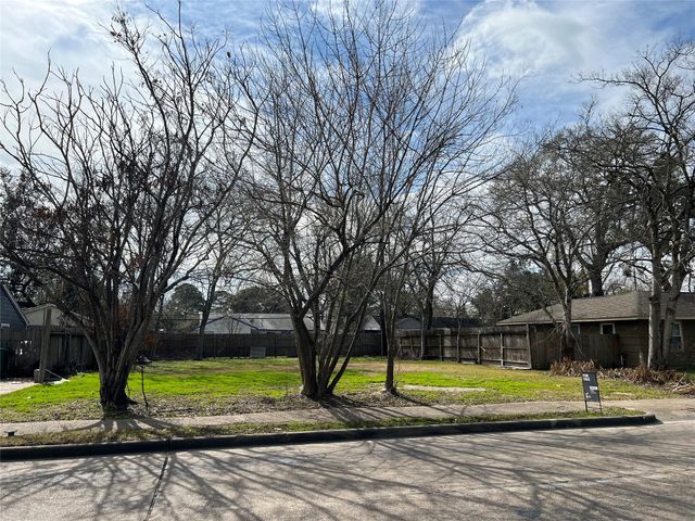 5905 Beechnut Street, Houston, TX 77074