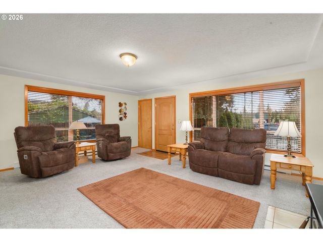 12605 Se HOLGATE Blvd, Portland, OR 97236