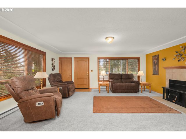 12605 Se HOLGATE Blvd, Portland, OR 97236