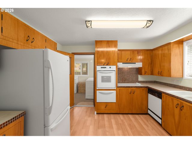 12605 Se HOLGATE Blvd, Portland, OR 97236