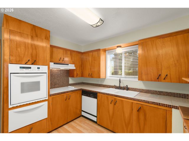 12605 Se HOLGATE Blvd, Portland, OR 97236