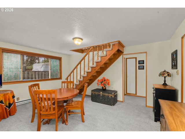 12605 Se HOLGATE Blvd, Portland, OR 97236