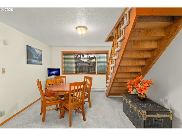 12605 Se HOLGATE Blvd, Portland, OR 97236