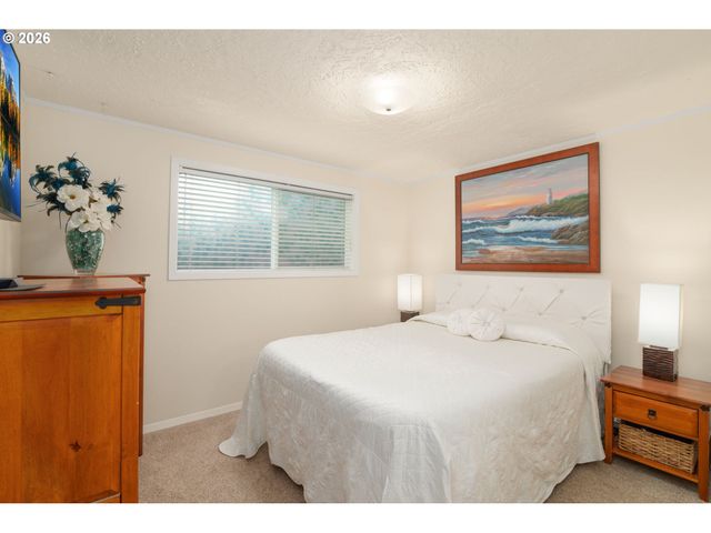 12605 Se HOLGATE Blvd, Portland, OR 97236