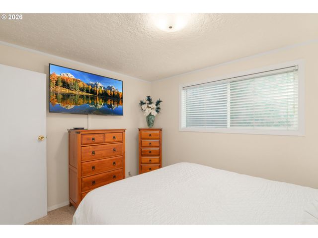 12605 Se HOLGATE Blvd, Portland, OR 97236