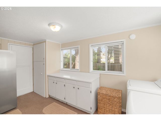 12605 Se HOLGATE Blvd, Portland, OR 97236