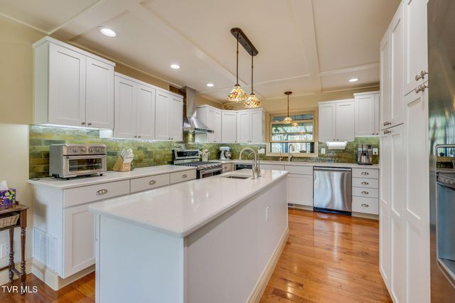 4116 Fox Run Court, Kingsport, TN 37664