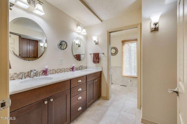 4116 Fox Run Court, Kingsport, TN 37664