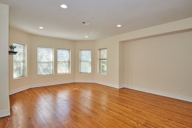 6241 N CLAREMONT Avenue 3, Chicago, IL 60659