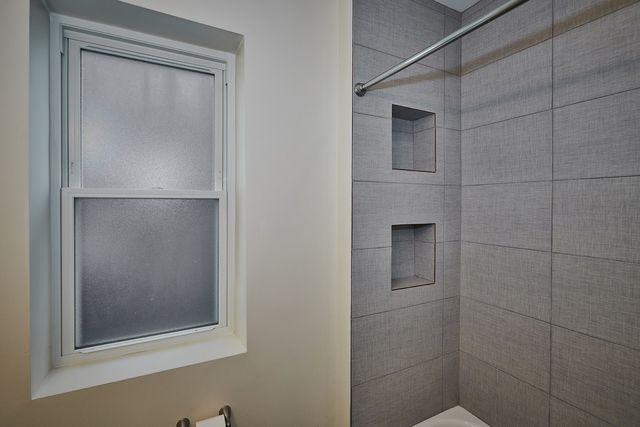 6241 N CLAREMONT Avenue 3, Chicago, IL 60659