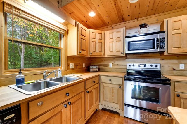 25 Black Oak Drive, Hayesville, NC 28904