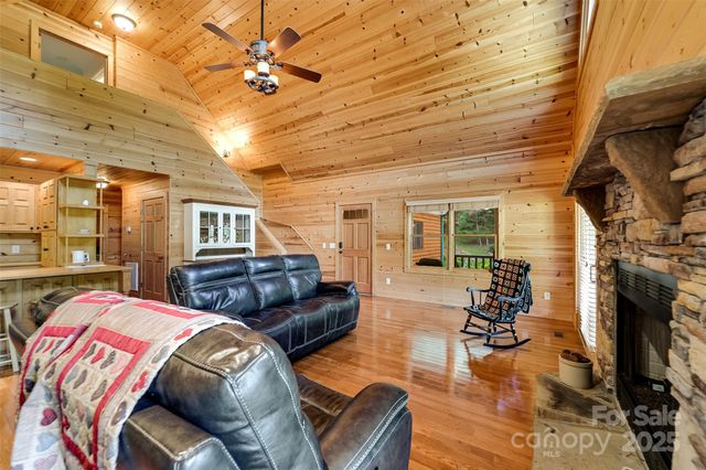 25 Black Oak Drive, Hayesville, NC 28904