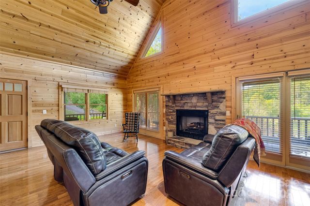 25 Black Oak Drive, Hayesville, NC 28904