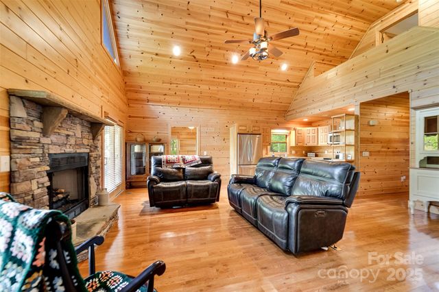 25 Black Oak Drive, Hayesville, NC 28904