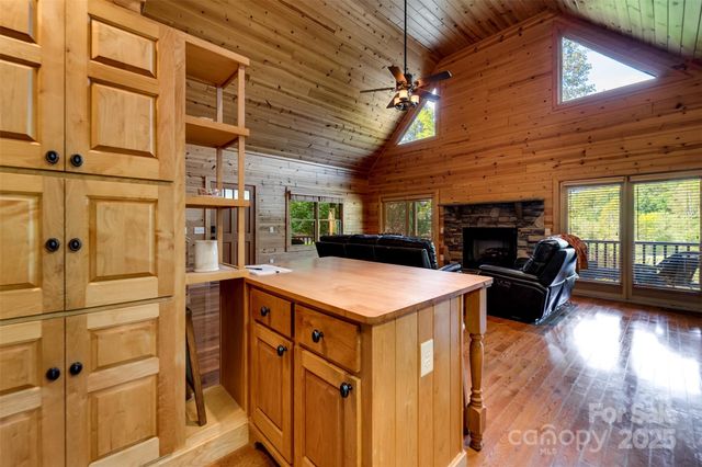 25 Black Oak Drive, Hayesville, NC 28904