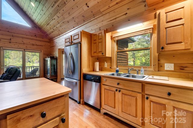 25 Black Oak Drive, Hayesville, NC 28904