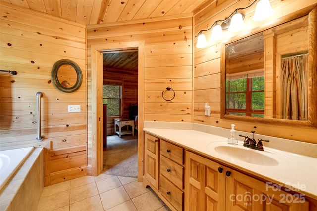 25 Black Oak Drive, Hayesville, NC 28904