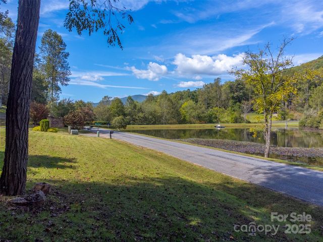25 Black Oak Drive, Hayesville, NC 28904