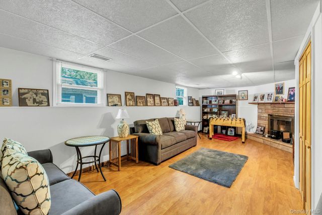 29 Columbine Avenue N, Hampton Bays, NY 11946