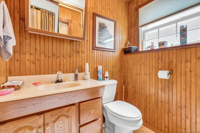 29 Columbine Avenue N, Hampton Bays, NY 11946