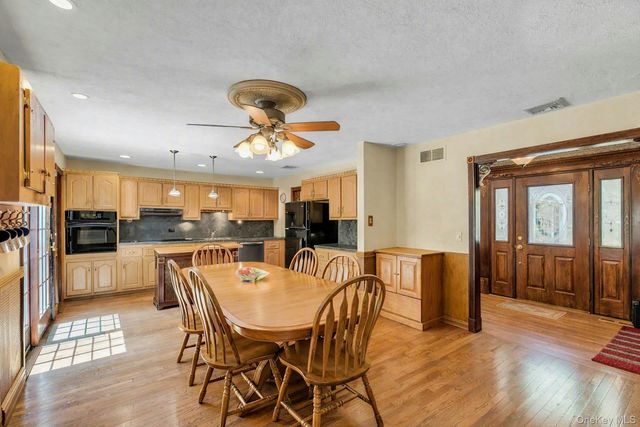 29 Columbine Avenue N, Hampton Bays, NY 11946